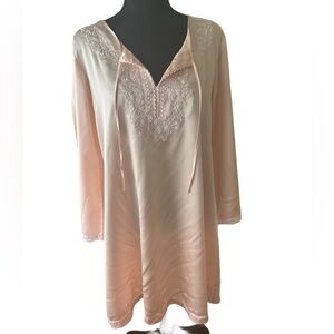 Elegant Luxury Oscar de la Renta Peachy Pink Embroidered Nightgown